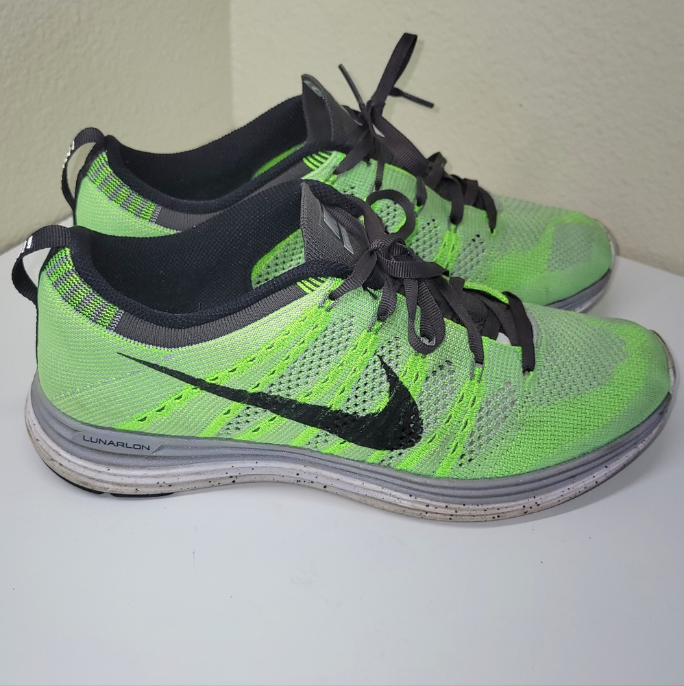 Nike Women Shoe Flyknit One, US 9 Athletic Running Sneaker Green